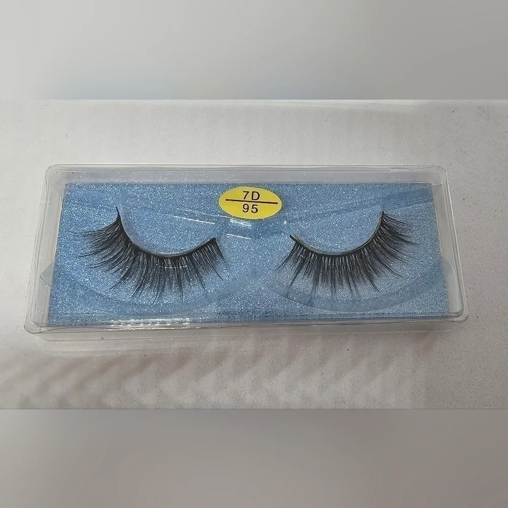 5 pairs of false eyelashes. 7D Faux Mink w/ innovative lashes application tool